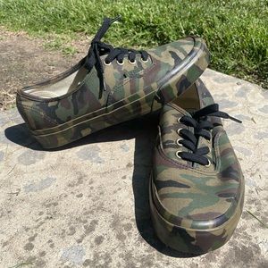Camouflage vans women size 7.5 mens size 6.0 excellent condition no box